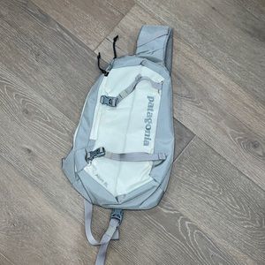 Patagonia Atom 8L sling bag